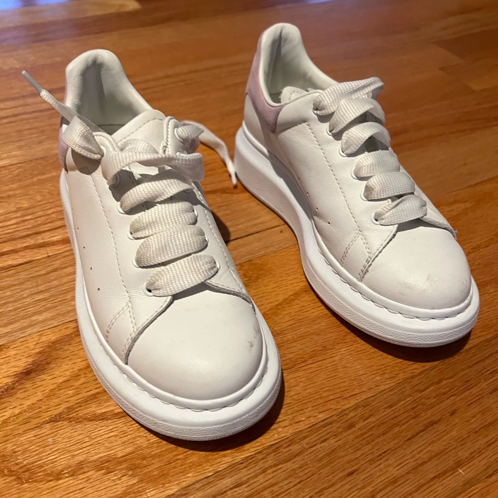 ALEXANDER MCQUEEN. GIRLS SNEAKERS